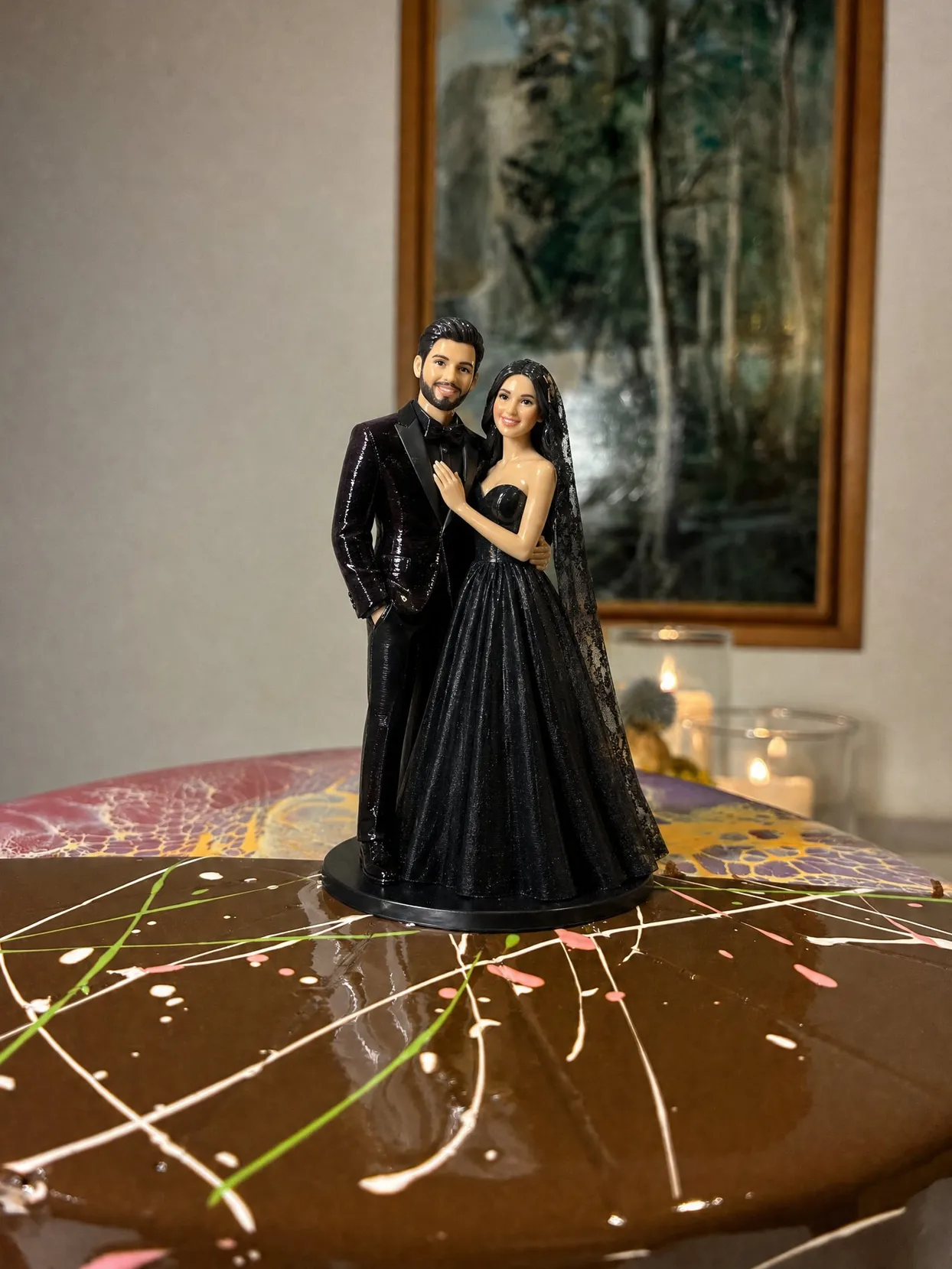 The same couple on the cake: she in a black strapless gown with a long lace veil, he in a glossy black dinner jacket and a bow tie.
