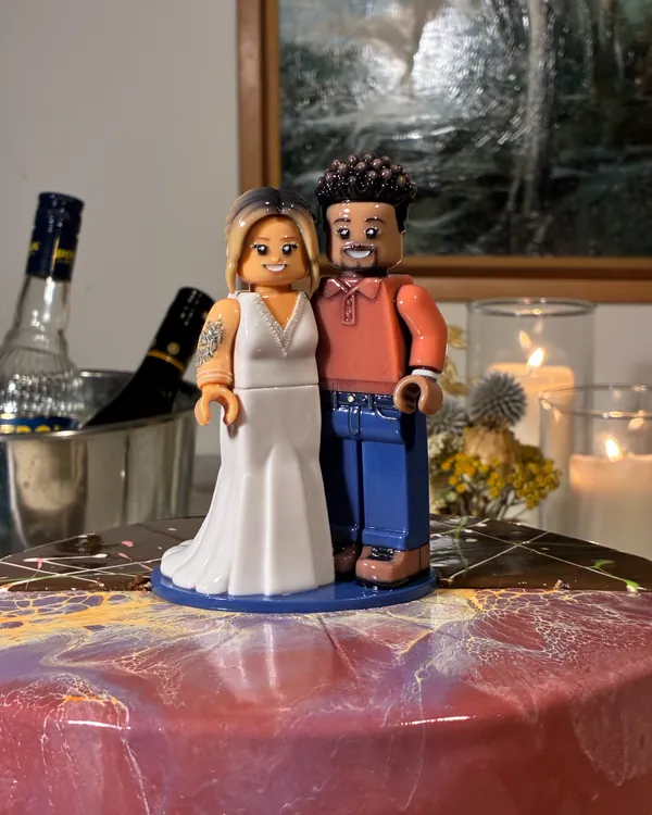 Vytištěná figurka: Morgan & Donovan, na našem ukázkovém dortu